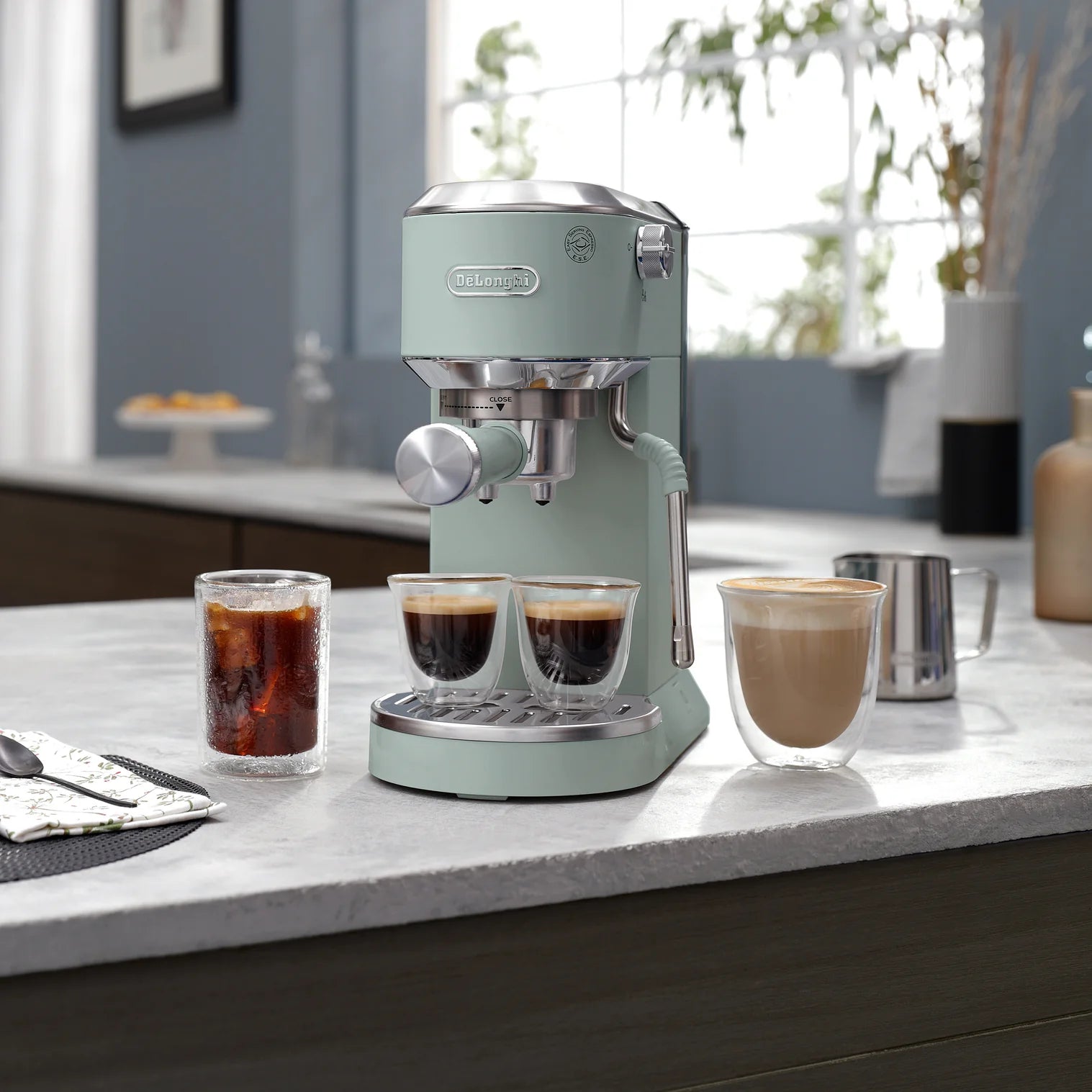 Dedica Duo avec Cold Brew - Delonghi