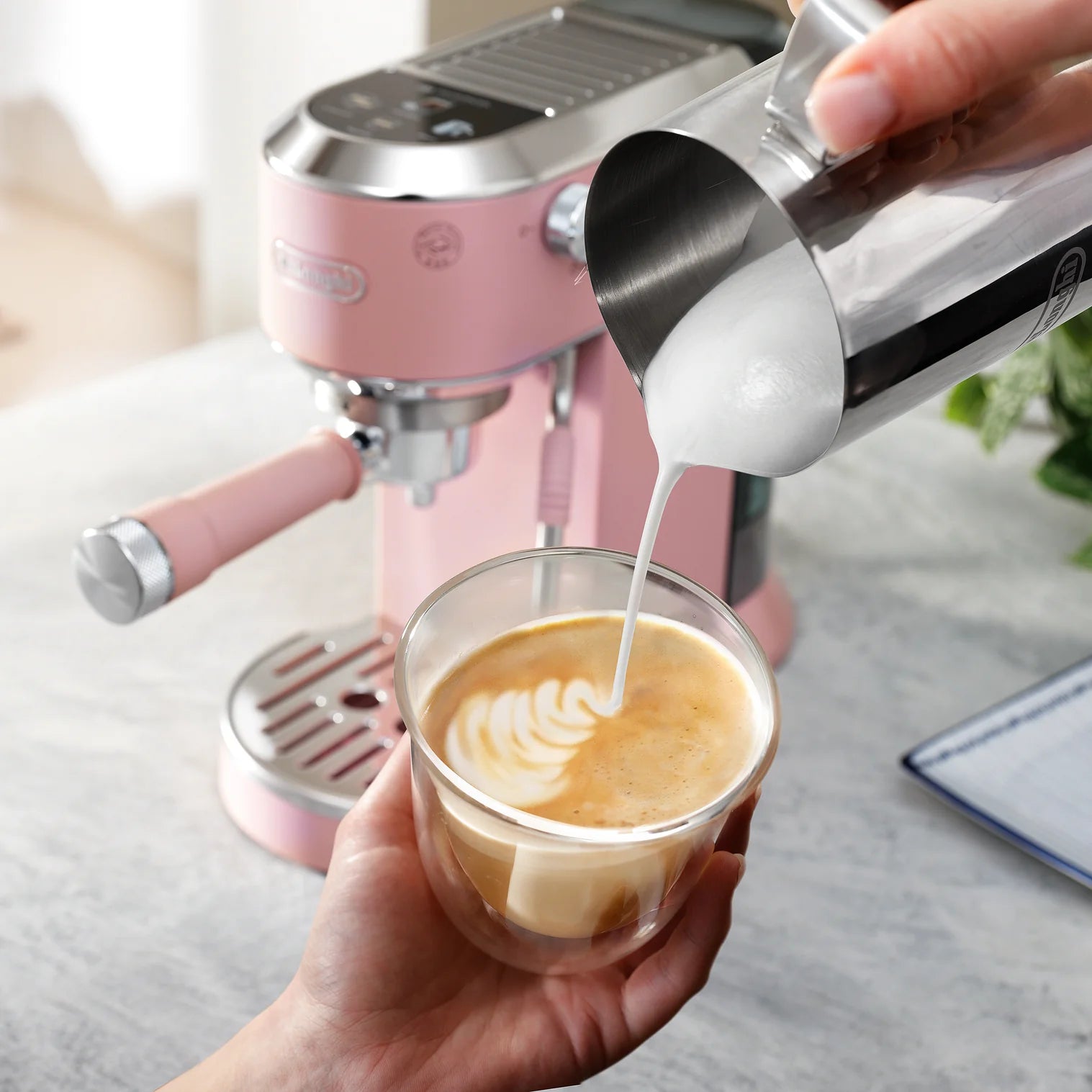 Dedica Duo avec Cold Brew - Delonghi