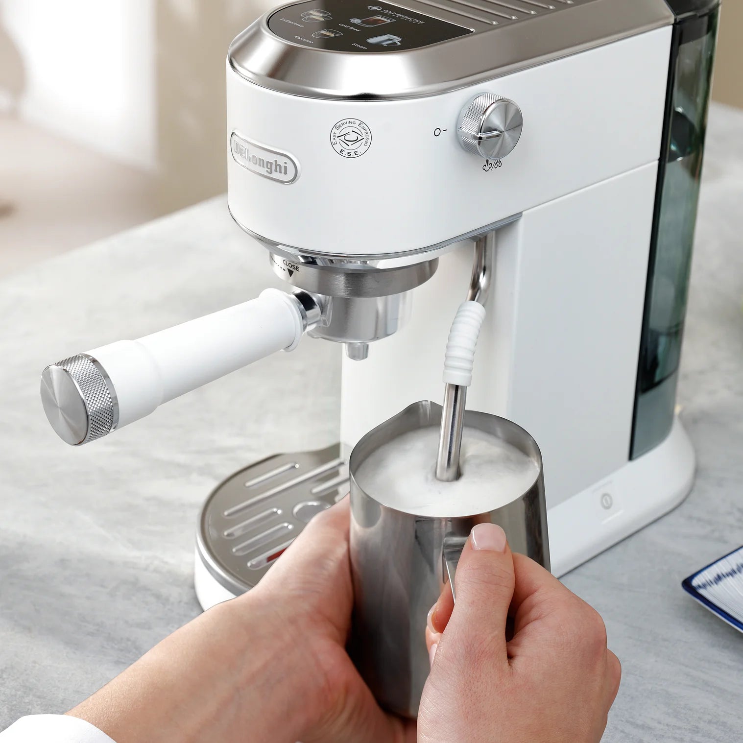 Dedica Duo avec Cold Brew - Delonghi