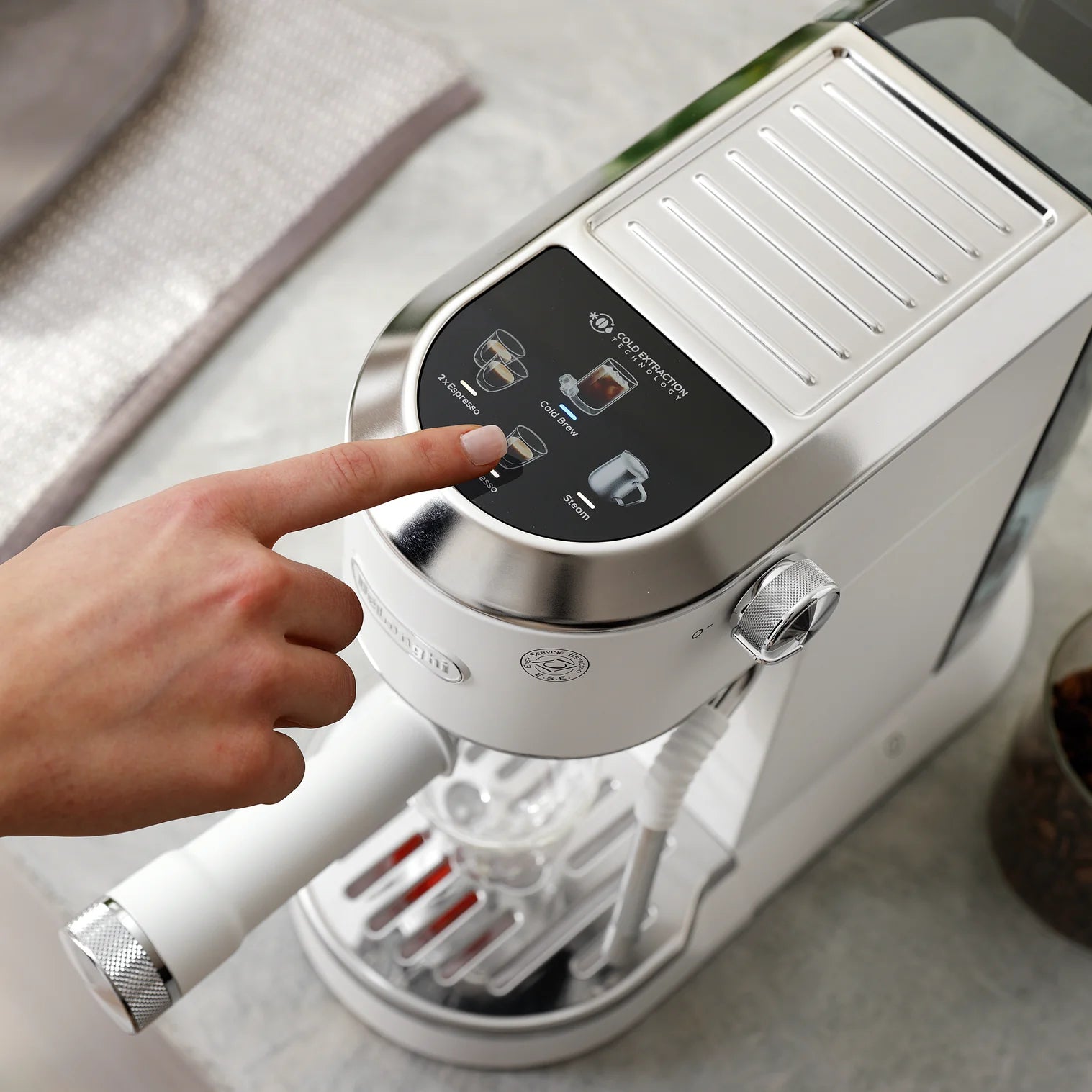 Dedica Duo avec Cold Brew - Delonghi